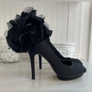 Beverly Feldman black flower high heel pump. Size 7M.